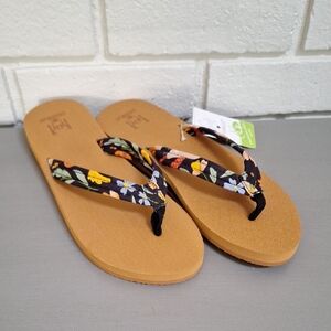 Kuailu Floral Print Flip Flops. Size 9.5 NWT